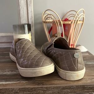Steve Madden Women's Ecentrcq. Size 8.